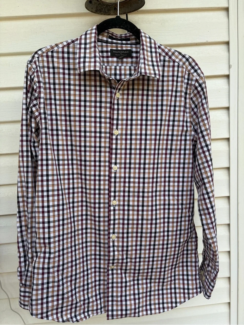 Banana Republic Men’s Medium Athletic Fit Wrinkle Resistant Button Down Shirt